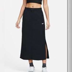 Nike Sportswear Essential woven skirt